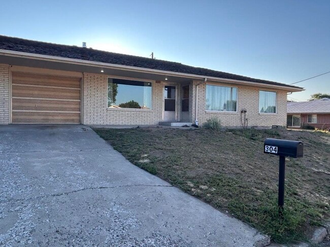 Building Photo - 304 North 37th Avenue