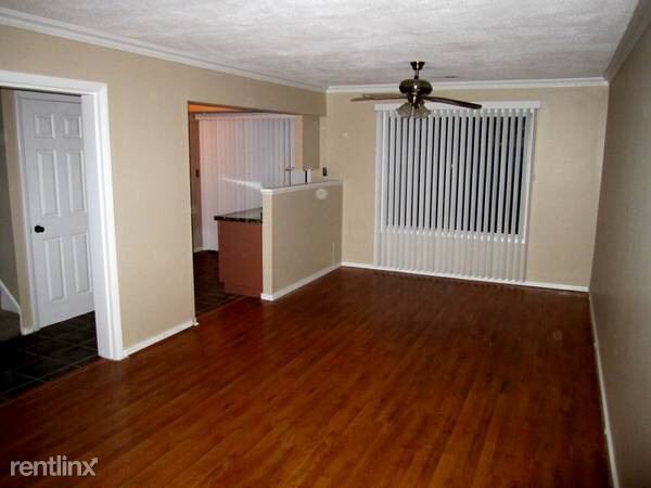 Fotografía del edificio - 210 Riverbend Dr