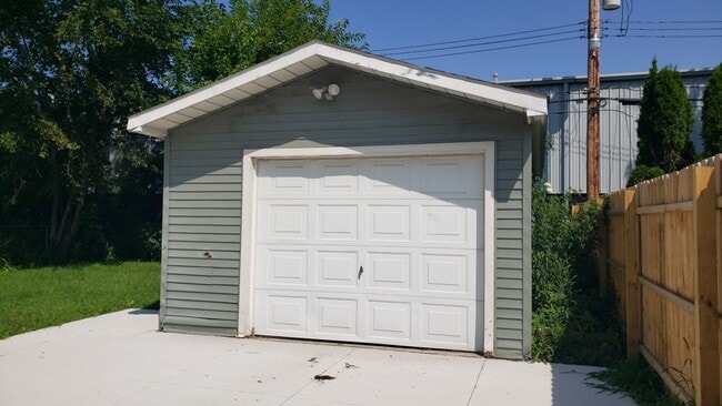 Building Photo - 1581 Garfield St