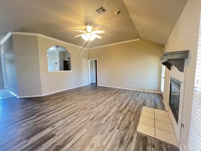 Building Photo - 624 Vickery Ave