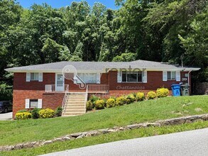 Building Photo - 550 Alexander Dr