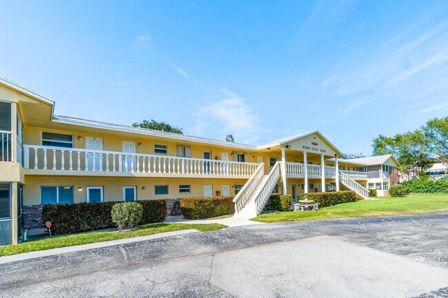 Foto del edificio - 125 W Hidden Valley Blvd