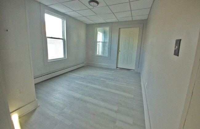 Building Photo - 61-63 Circular