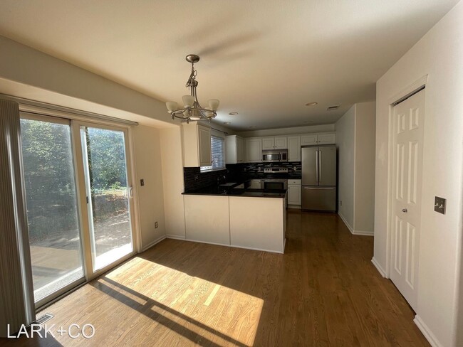 Building Photo - 3 br, 4 bath House - 9350 Cove Creek Dr