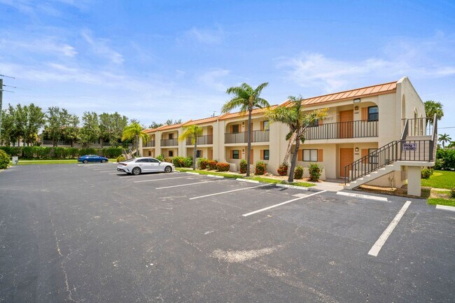 Building Photo - Nicely Renovated 2 bedrooms 2 bathrooms Co...