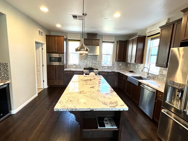 Photo - 215 Burbank St Townhome