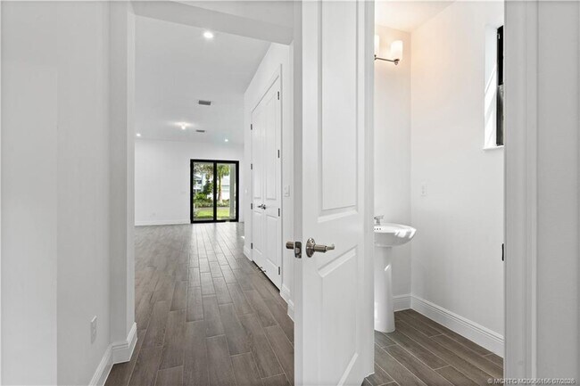 Foto del edificio - 870 SW Newfield Ave