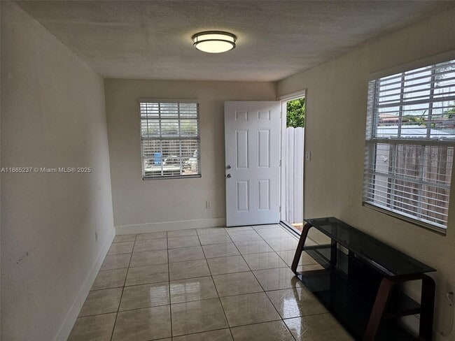 Foto del edificio - 651 SW 66th Ave