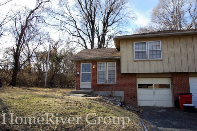 Primary Photo - 1013 E Stone St