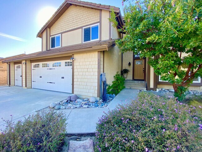Foto del edificio - Gorgeous 3 bed 3 bath home in Thousand Oaks - First Time Rental!