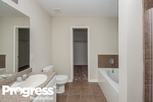 Foto del edificio - 20730 Dickinson Manor Ln