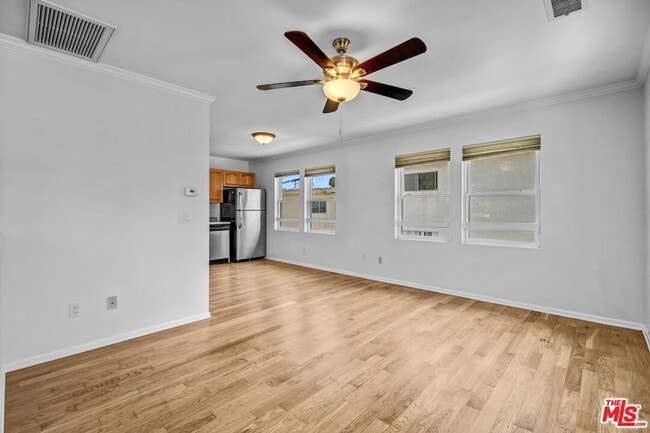 Building Photo - 1328 10th St