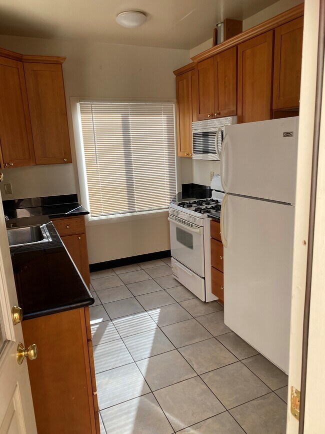 Building Photo - 847 Warfield Ave