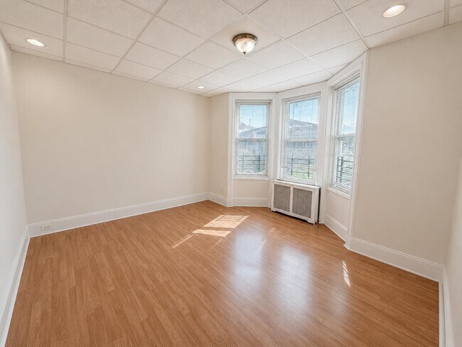 Building Photo - 2305 Kerrigan Ave