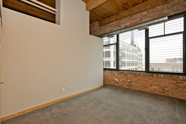 Building Photo - 625 W Jackson Blvd