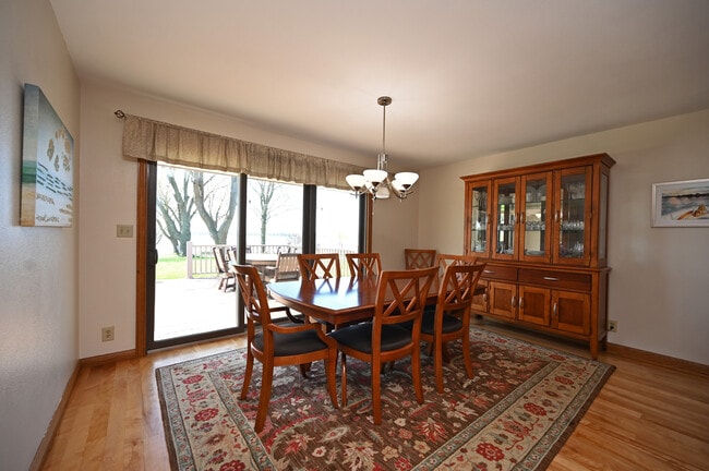 Building Photo - 202 Lac La Belle Dr