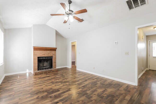 Building Photo - 1110 Monfort Rd