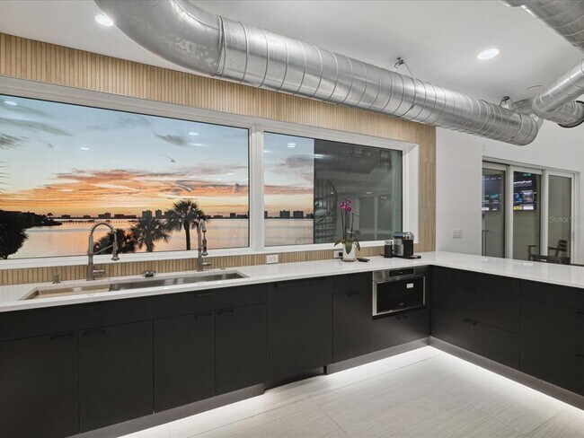 Foto del edificio - 50 Coe Rd