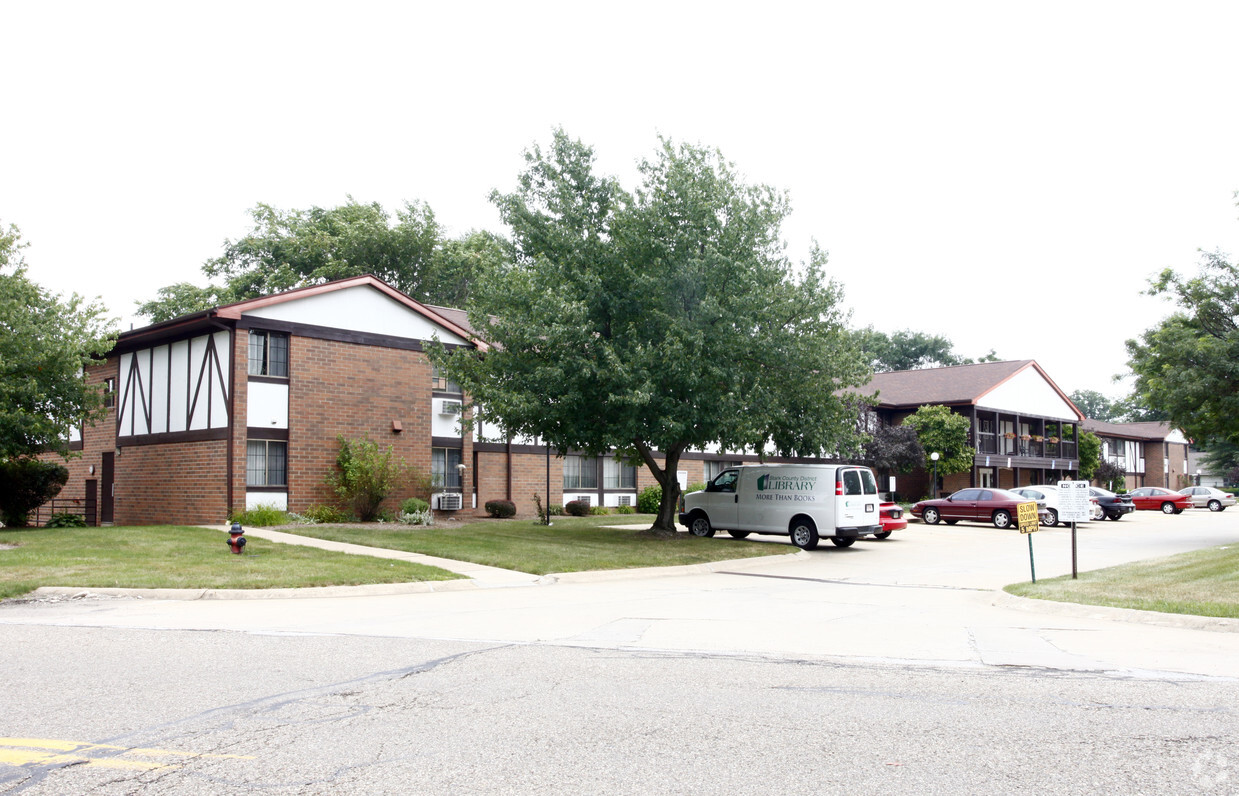 Building Photo - Plaza Apartments