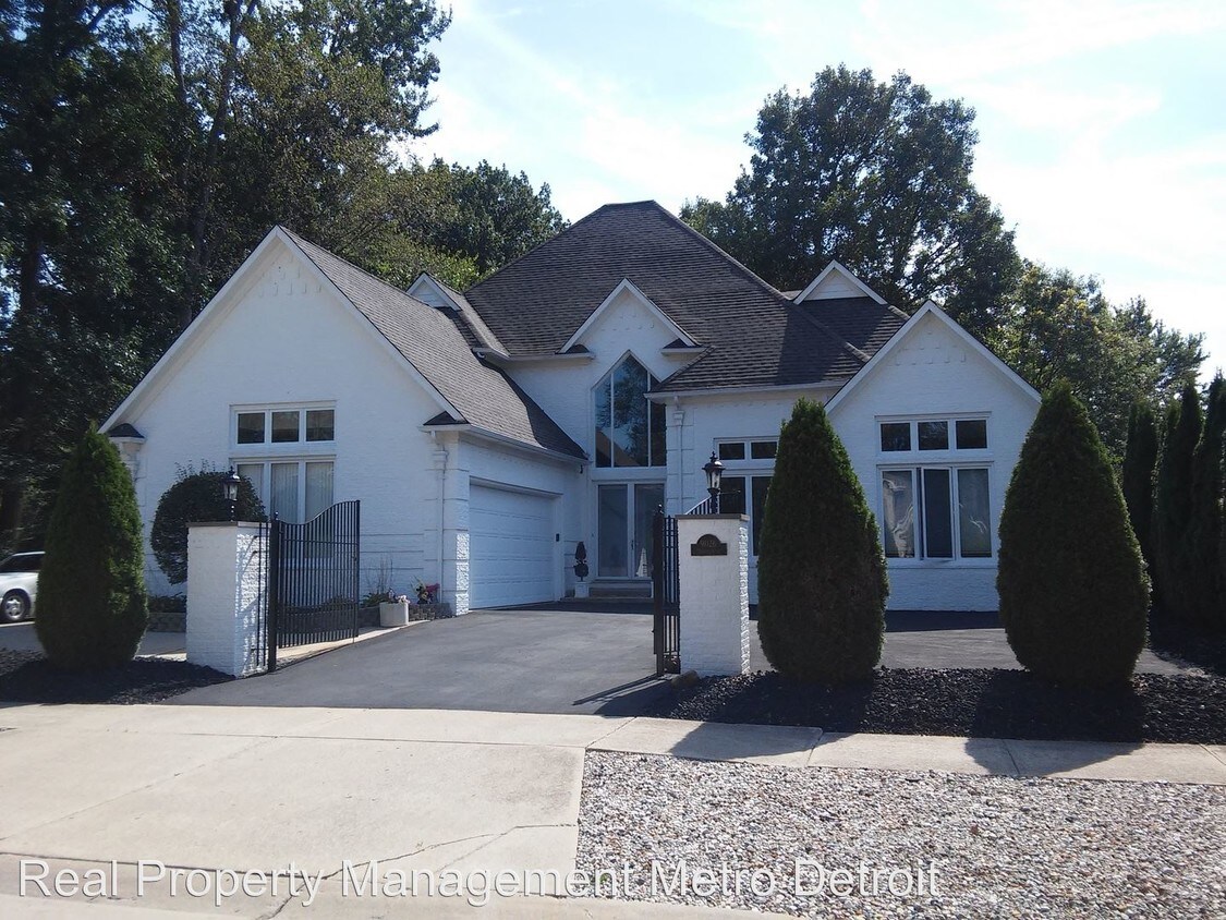 9026 Orchard Dr, Shelby Township, MI 48317 House for Rent in Shelby
