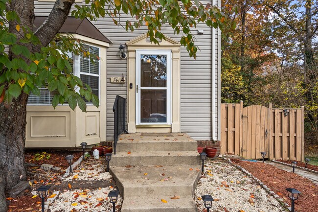 Foto del edificio - 7417 Wilma Ln