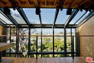 Foto del edificio - 2460 Beverley Ave