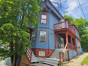 Building Photo - 614-618 E State St