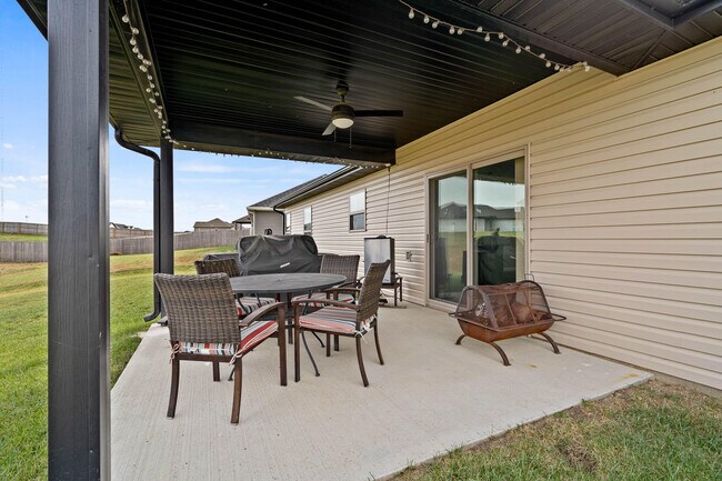 Foto del edificio - 3401 Yellowwood Dr
