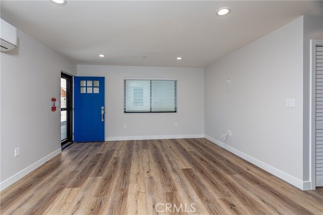 Building Photo - 1847 N Hollywood Way