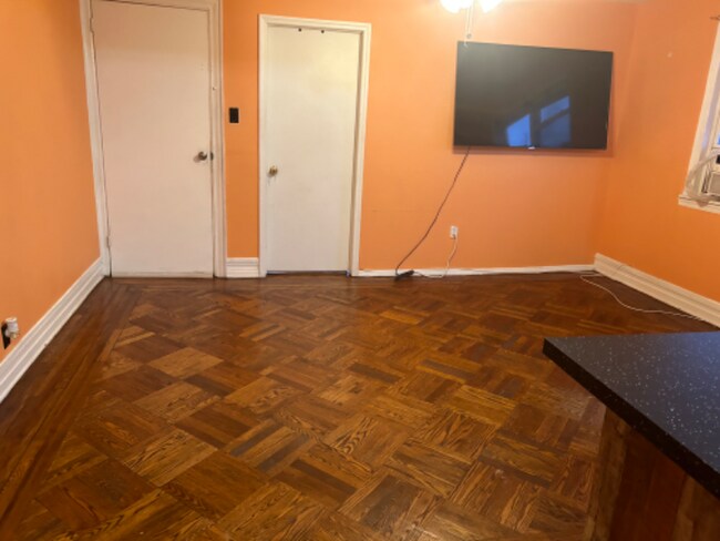 Foto del edificio - 1819 E 52nd St