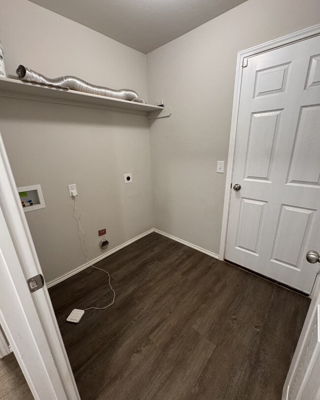 Foto del edificio - 10012 Rattlesnake Ln