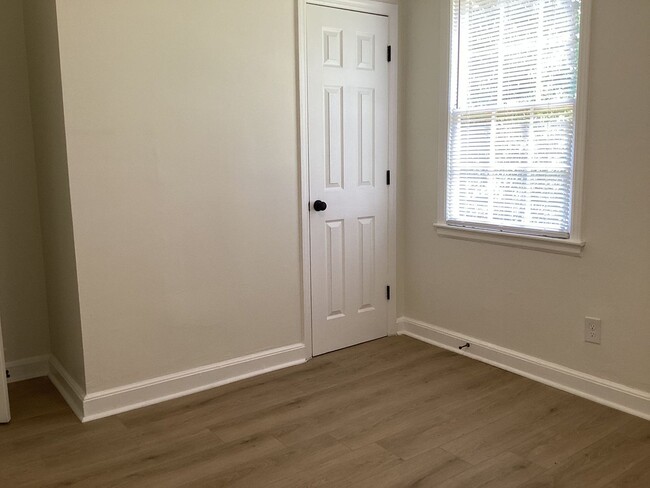 Building Photo - Completely Renovated Property
