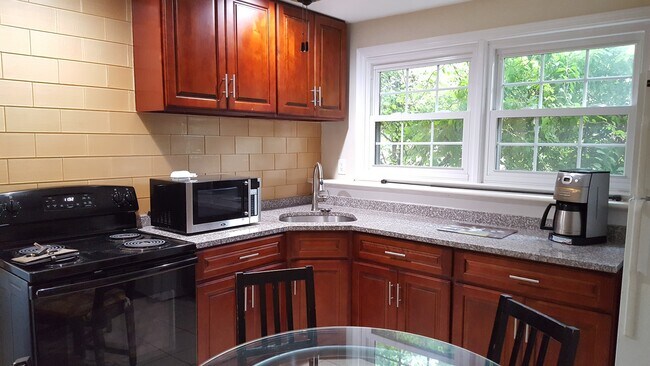 Foto del edificio - 445 S Wellwood Ave