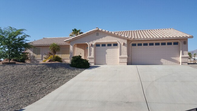 Building Photo - Beautiful Remodeled