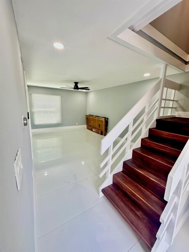 Foto del edificio - 320 Sunshine Dr