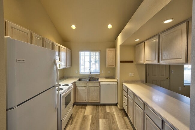 Building Photo - 1440 NE COVINGTON LANE, BEND, OREGON 97701 - IVY CREEK