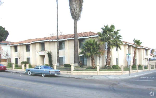 Building Photo - 1515 N Sierra Way