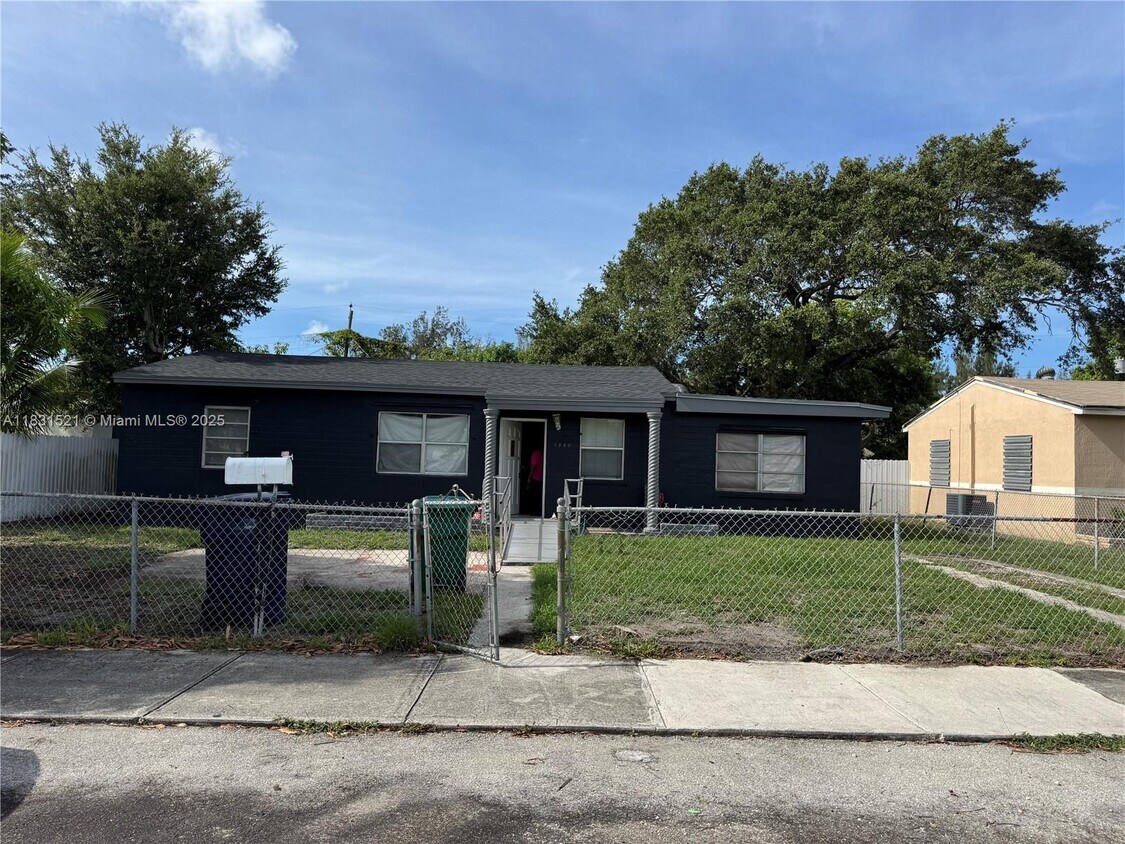 Foto principal - 1240 NW 86th St