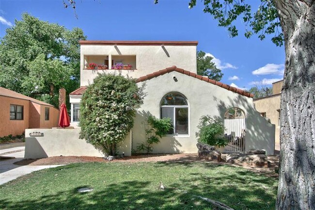 Building Photo - 1622 Los Alamos Ave SW