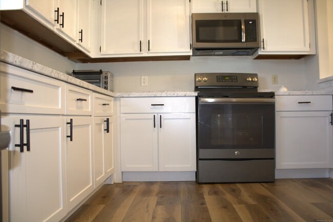 Foto del edificio - 607 Spring Meadow Rd