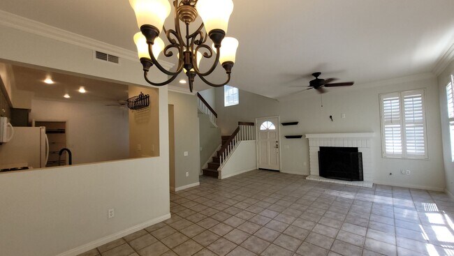 Foto del edificio - Spacious Carmel Valley Townhome