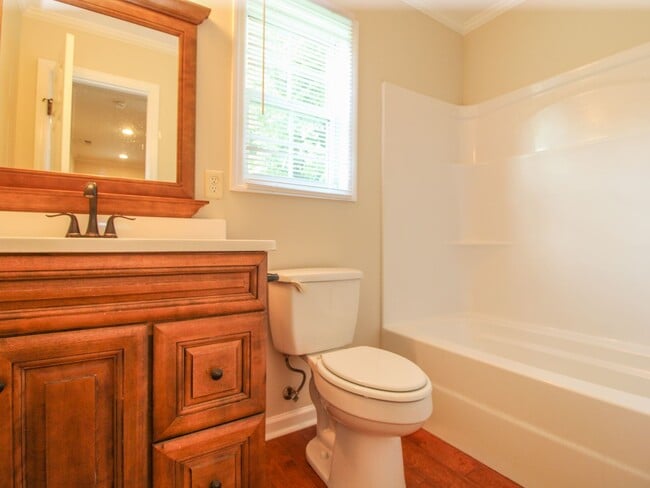 Building Photo - Convenient 2 bed 1 bath home in Athens City located near Athens State University and downtown Ath...