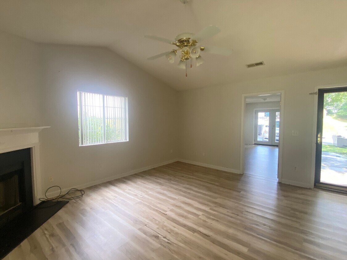 Foto del edificio - 2461 Stratford Crossing Dr