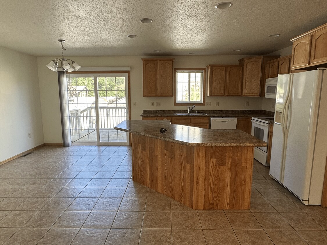 1908 Crooked Ave, Holmen, WI 54636 Townhome Rentals in Holmen WI