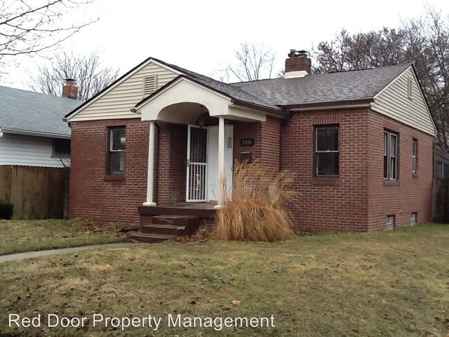 Building Photo - 1430 N Gladstone Ave