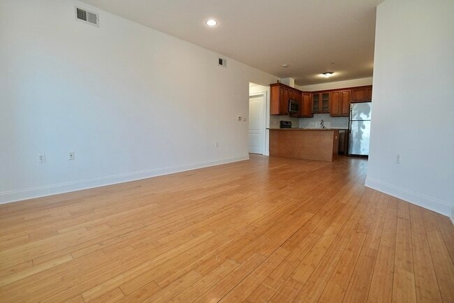 Building Photo - 5 Monitor St