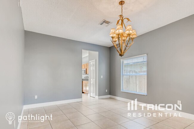 Building Photo - 102 Knights Hollow Dr