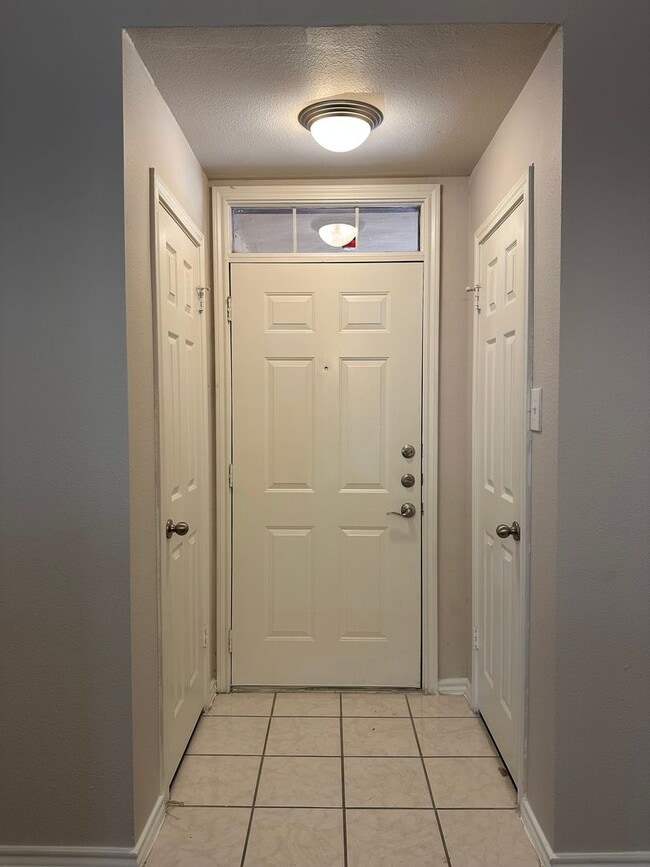 Foto del edificio - Pointe 360 @ 222 Condominiums - Huge 2 bedroom w attached Garage -  $1295 Rent w Credit - Pool