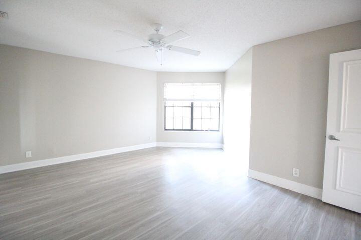 Foto del edificio - 12570 Shoreside Ln