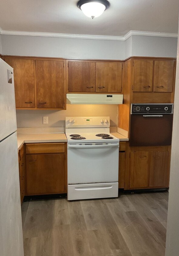 Primary Photo - Section 8 Approved!! Available Now! Quaint...